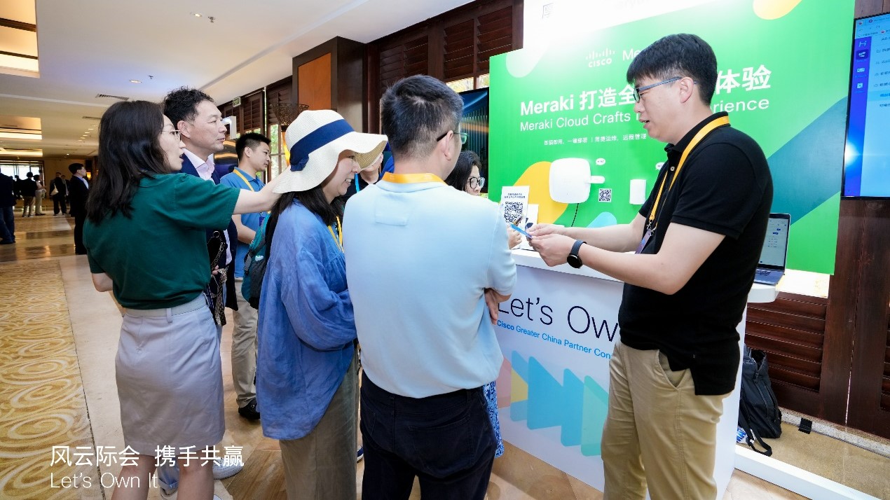 Attendees experienced the Hanshow electronic shelf label solution on-site